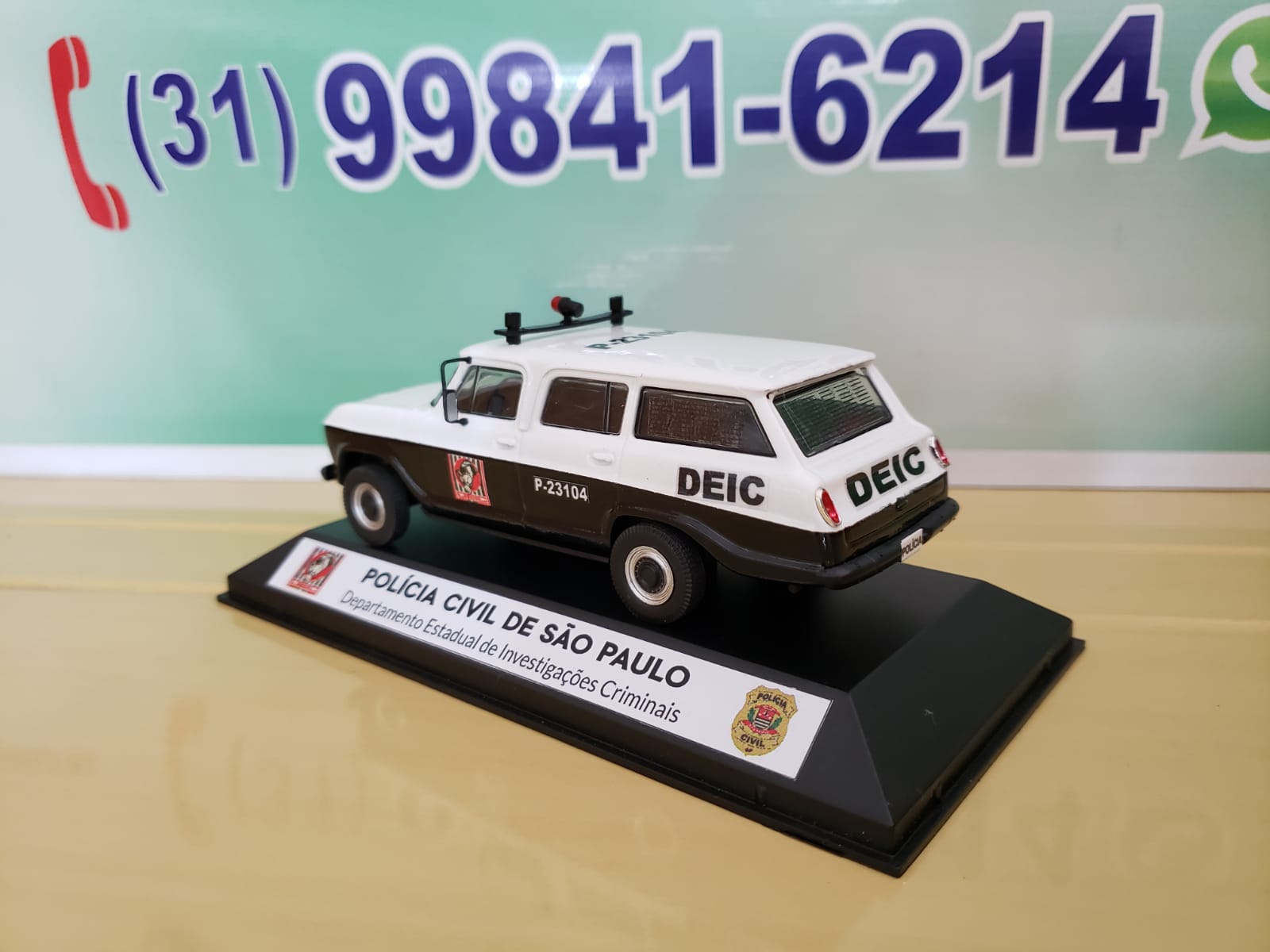 Carro de polícia a escala 1:43 (vários modelos)