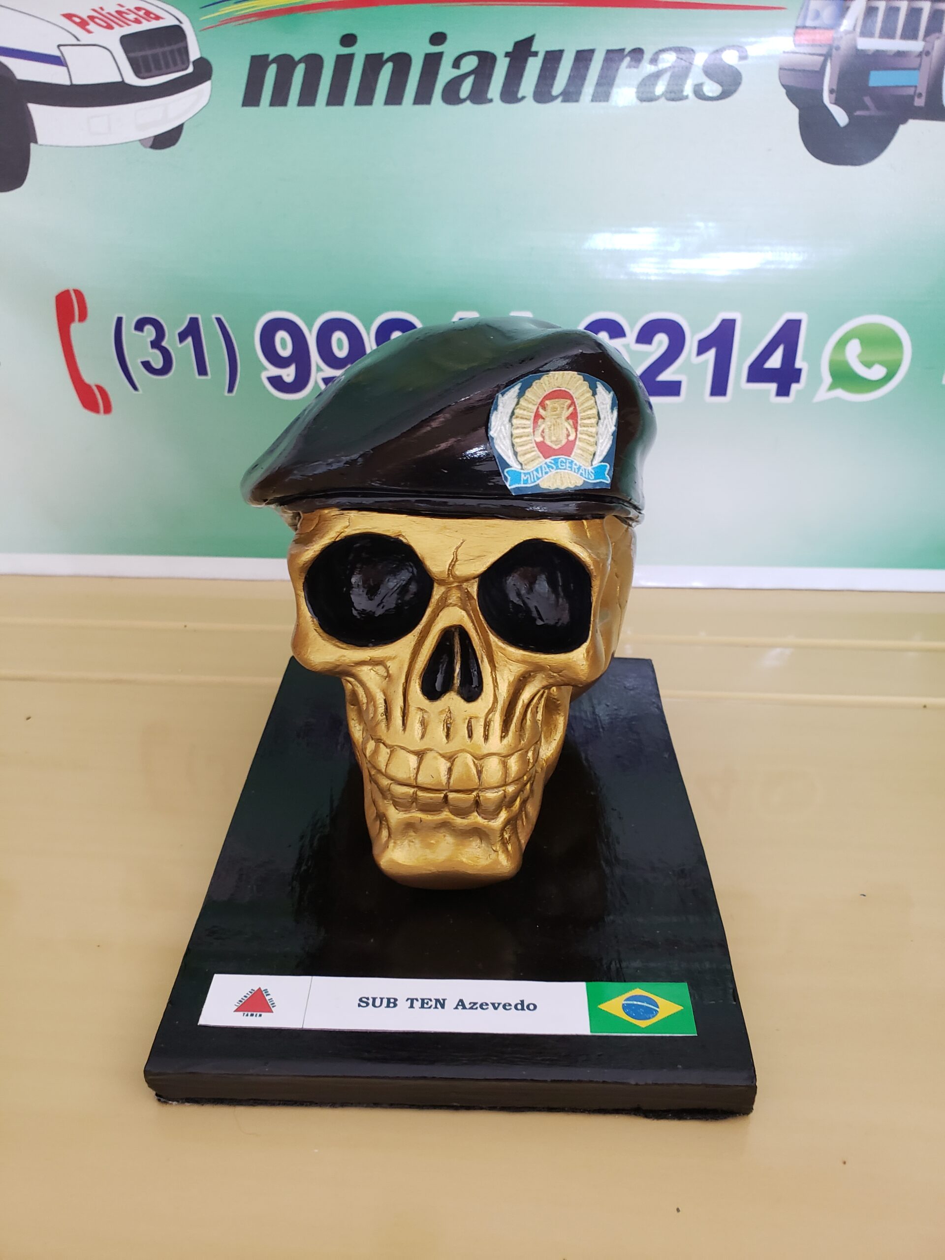 Caveira Militar da PMMG com Boína e Base Frota Miniaturas